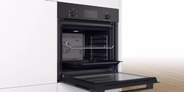 Cuptor incorporabil Bosch intr-o bucatarie moderna