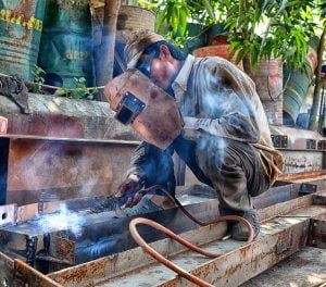 Aparat de sudura pentru metal