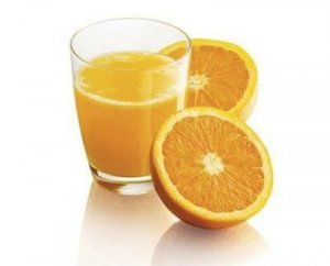 Storcator de portocale suc proaspat