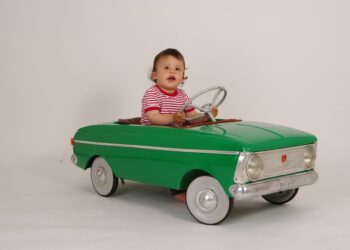 Cea mai buna masinuta cu pedale pentru copii
