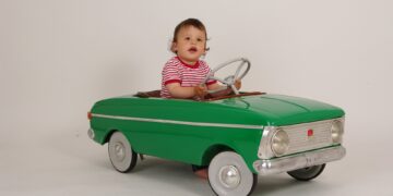 Cea mai buna masinuta cu pedale pentru copii