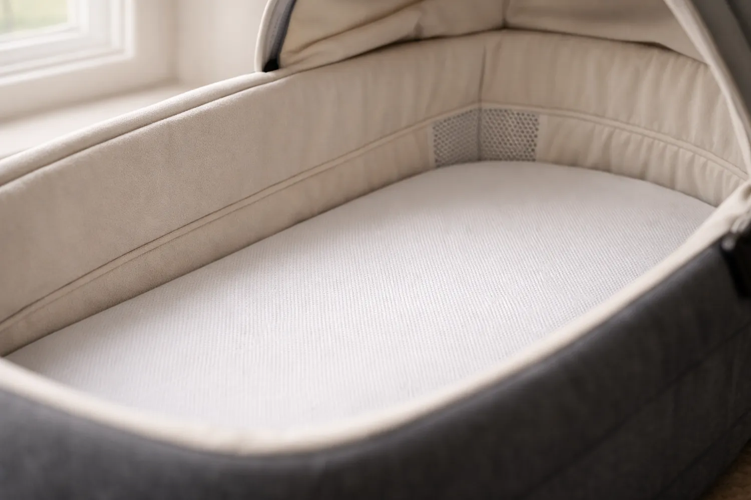 Detaliu interior landou – saltea fermă și ventilație