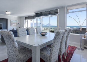 Cel mai bun set de masa si scaune pentru living