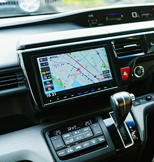 Navigatie auto Android performanta integrata in bord