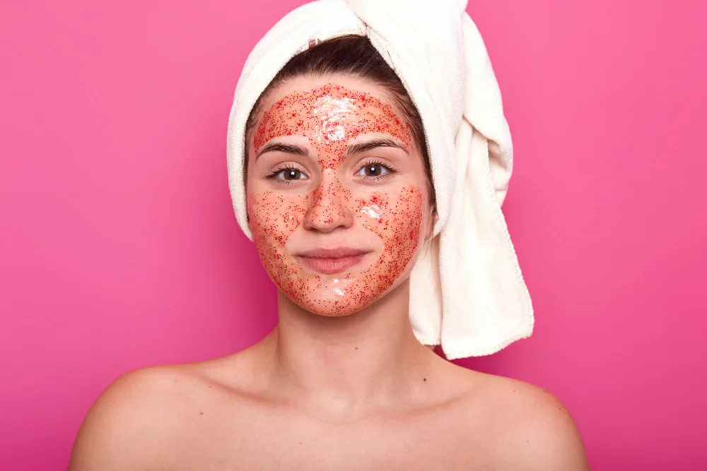Peeling enzimatic cu extracte de fructe – soluția pentru un ten luminos Peeling enzimatic cu extracte de fructe – soluția pentru un ten luminos