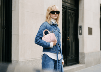 De ce este o geaca de blugi barbati piesa ideala pentru tinutele casual