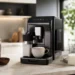 Espressor automat pentru cappuccino în bucătărie